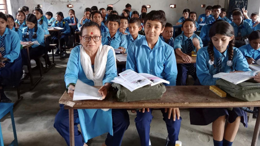 ६१ वर्षीय प्रेमकुमारीको रहर : ६ सन्तान हुर्काएर ६ कक्षामा भर्ना